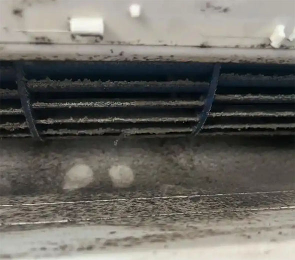 南阳市空调吹的风有股烧焦味是怎么回事